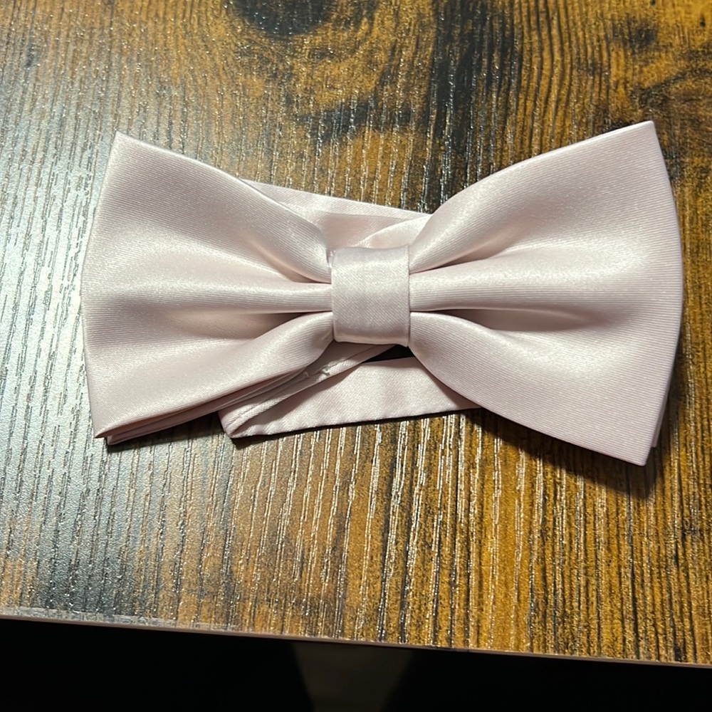 Bow tie
